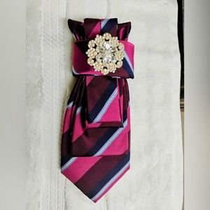 Elegant Pink and Black Striped Brooch tie